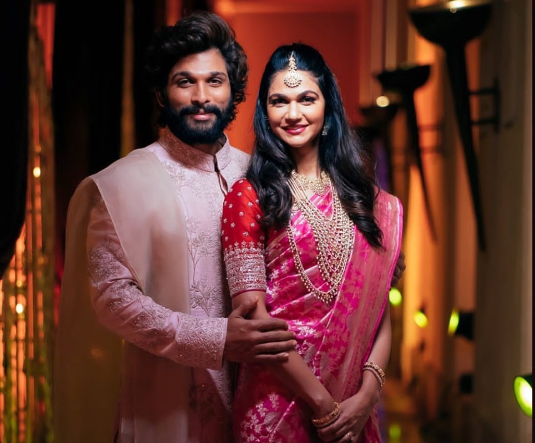 tollywoodvolume's tweet photo. Wishing @alluarjun and #SnehaReddy A Very #HappyWeddingAnniversary 😍😍💞💕💐💐
#StylishStar  #AlluArjun #AlluSneha #AlluSnehaReddy 
#movievolume #tollywoodvolume https://t.co/XKrdMYiBf0