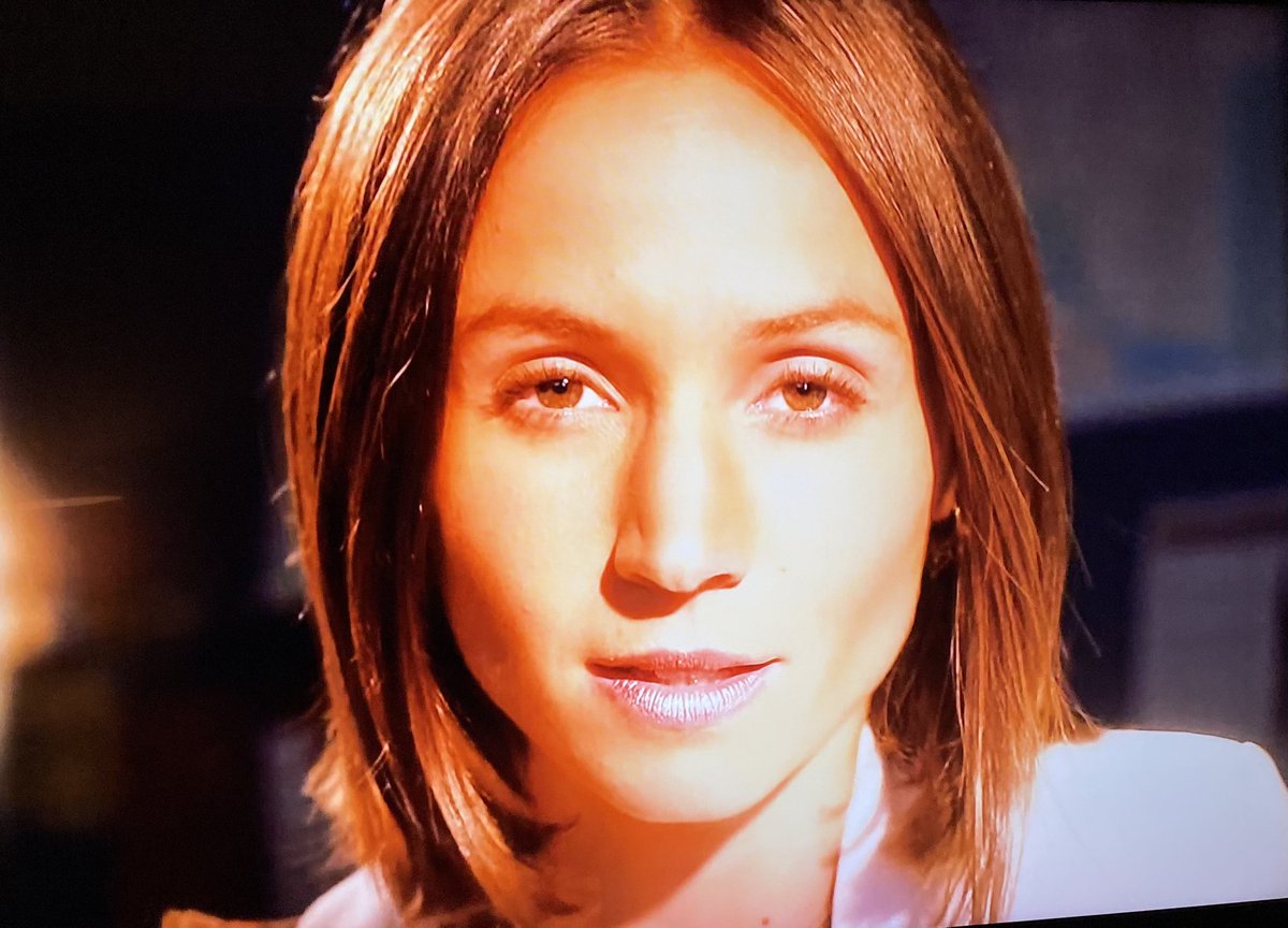 amey_smith3's tweet image. Whoa Waverly ❤️❤️❤️🥰🥰🥰 #WynonnaEarp #BringWynonnaHome