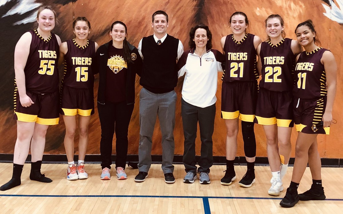 StewieGBB's tweet photo. Stewie 70, CFalls 37!  What a senior night!  Lunchbox to the Fab 5!  #LIU #RiseUp #Provem ⁦@GarrettShortTV⁩ ⁦@jordyn__reed⁩ ⁦@MarkPoulose⁩ ⁦@j_mitchell25⁩ ⁦@ZachGKIMT⁩ ⁦@KalebKIMT⁩ ⁦@MinnesotaScores⁩ https://t.co/bZEq3LPxna