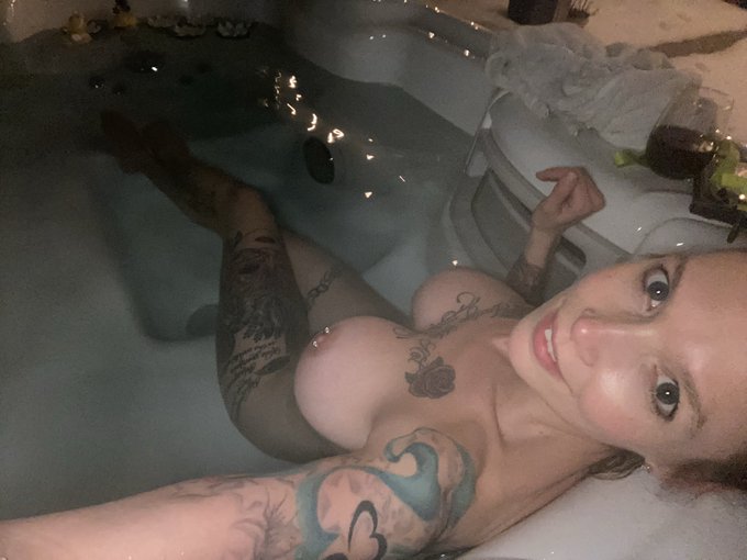 2 pic. Naked is more fun with me!!!
https://t.co/QcUVlqOH7C https://t.co/lsTcQqfj22