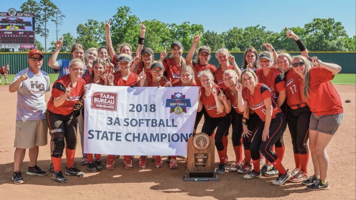 jmkiilsgaard's tweet photo. Facts (since false statements were recently made). 1-An athletic trainer is  in each picture.  2-female athlete(s) also pictured.  3-Athletic trainer in each picture provides medical care for the athlete(s).  4-All happened in Arkansas.  #AT4all @ArkansasSenate @ArkAthTrainers https://t.co/cc1ukFKjVa