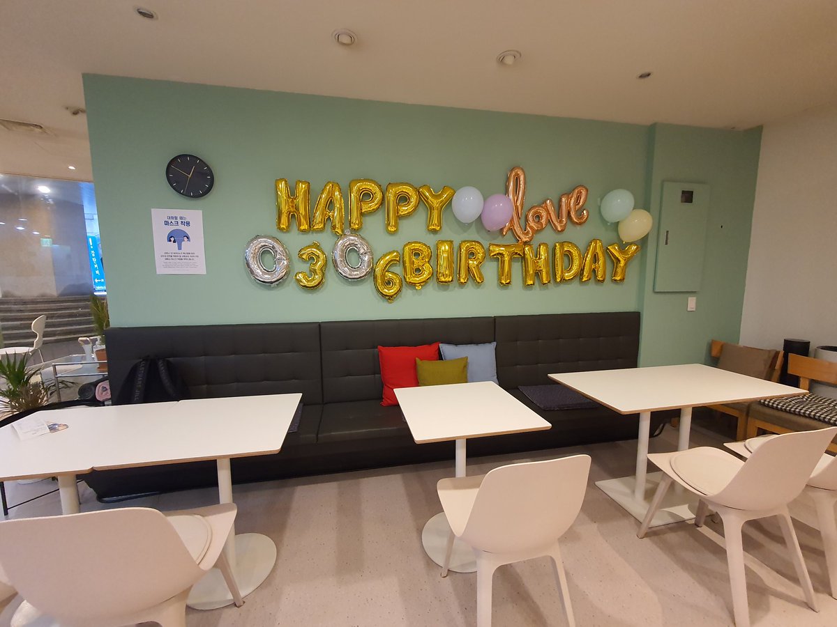 haru_94519's tweet image. 루다 컵홀더 감탄커피
처음가봤는데 쪼꼬미 루다 컵홀더 너무 귀여워요
곳곳에 루다 포스터도 예쁘고 사랑스러워요
❤🧡💛💚💙💜
#HappyLUDADay
#우주소녀 #루다 #LUDA #이루다
#생일축하해_루다야