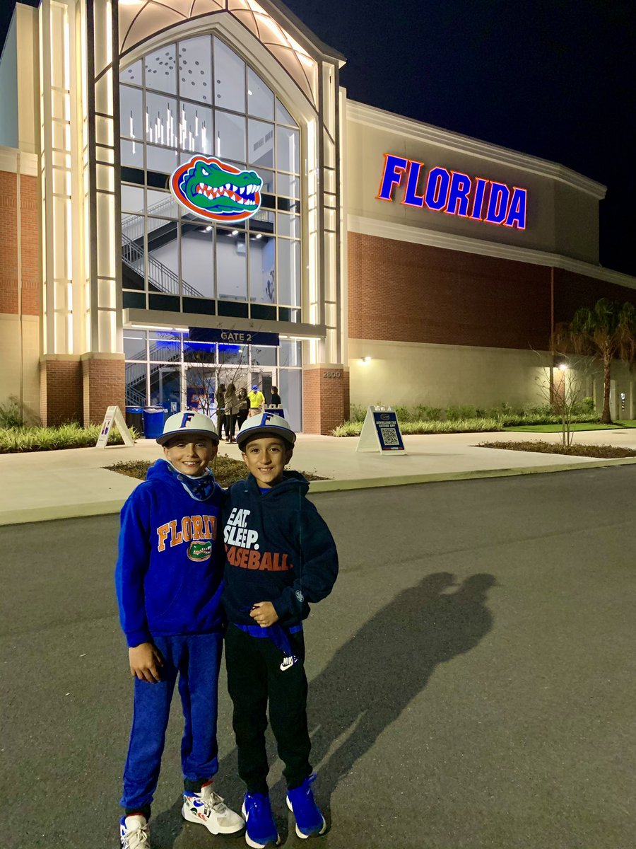 baller_jase's tweet photo. Fun night watching the @GatorsBB https://t.co/6kMxJKIT3d