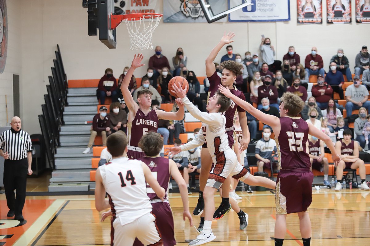 ck2summers's tweet photo. This picture sums up the intensity of each team! Even though PV lost to Springfield, we are proud of this basketball team and the obstacles they overcame all season long! @CoachSFrench #pvlakers #lakernation https://t.co/AvL32dYcun