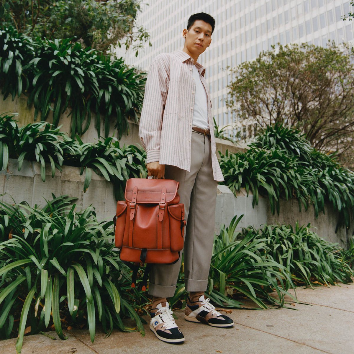 Coach's tweet photo. Special delivery. #JeremyLin's here to tell you that lots of new things just arrived, shop now: https://t.co/xKG9NtjHZY. #CoachFamily #CoachNY https://t.co/pmv7UFs4Ly