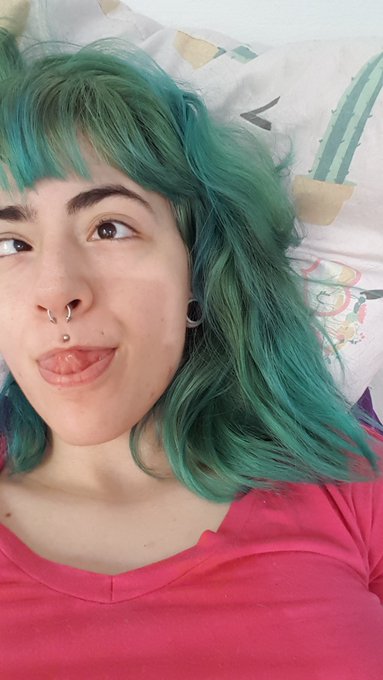 2 caretas s&oacute; pra atualizar ! https://t.co/w4sqnYDOIi<a href="/tag/casalaward"class="tags"><span>#casalaward</span></a>