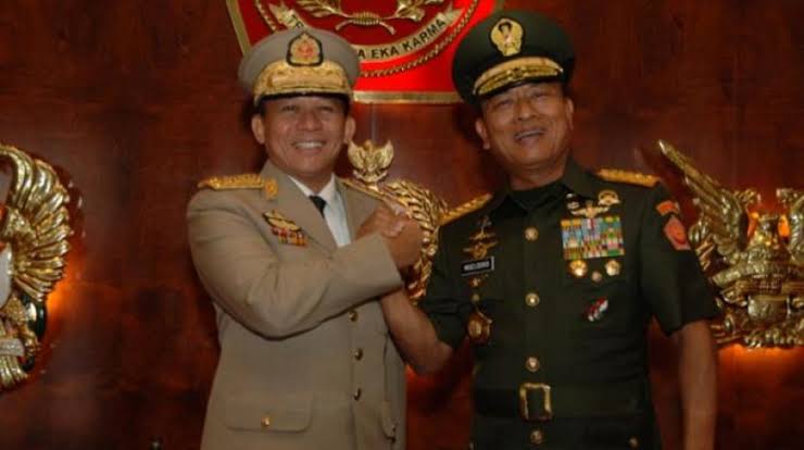 Baju krem adlah Jenderal Min Aung yg lakukan kudeta di Myanmar. Sebelahnya adlh Jend Moeldoko. Anda bisa teruskan ceritanya sendiri😀?