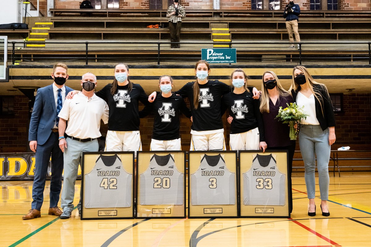 Couldn't ask for a better result on Senior Day!

Next stop ➡️Boise

🗒️ bit.ly/3roaGKb

#GoVandals