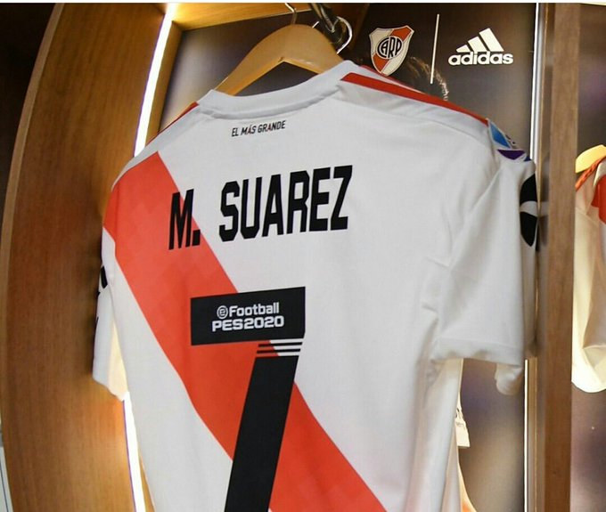 matisuarez88's tweet photo. Qué hermoso River Supercampeón!

Para festejarlo va a esta camiseta para sortear.

Siguiendo la cuenta y activando las notificaciones ya estas participando.

A los 100K sorteo en vivo se elige al ganador o ganadora. https://t.co/1DvvxCmilX