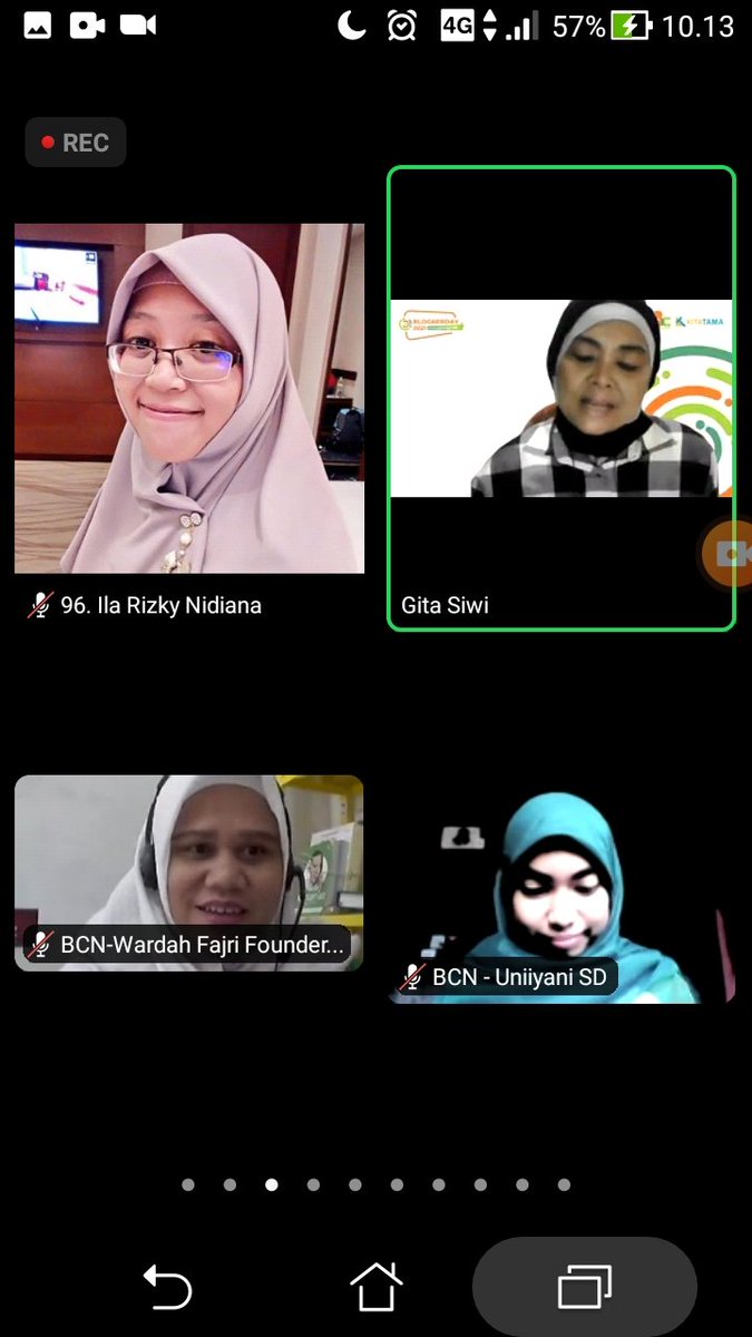 ila_rizky's tweet photo. Tadi abis ikutan seru2an di acara 
#bloggerday2021 @bloggercrony 
Menyambut ultah Blogger Crony ke 6.

Ada berbagai acara menarik sehari ini mulai dr 
#VirtualCommunityGathering antara 100 an
#BCCSquad, jg ada Virtual Tour bareng ke USA. 😍 https://t.co/3bh36VjWJc