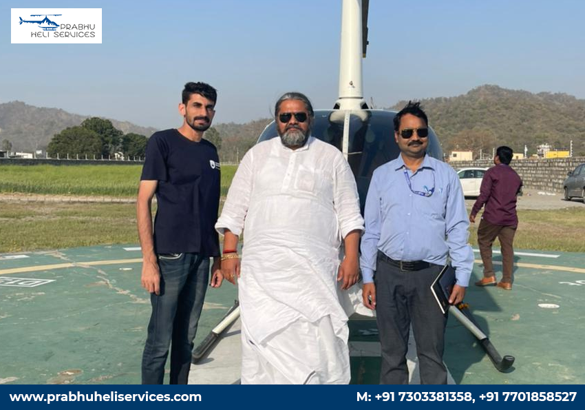 PrabhuHeli's tweet photo. श्री बड़ा उदासीन अखाड़ा के महन्त श्री  दामोदर दास जी आज हेलीकाप्टर से पुष्प वर्षा के दौरान प्रभु हेलिपैड पर आए हम उनके आगमन का  आभार  प्रकट  करते  ह��!
@HaridwarTour @travel @PrayagrajKumbh @kumbhMelaPolUP @KumbhMela2021 https://t.co/pOfBdbk6tb