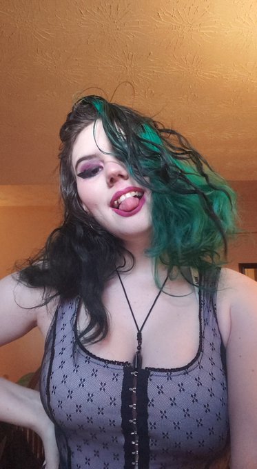 I may look cute with clothes but I'm even cuter without. Top 45% on onlyfans and only selling my subscriptions<a href="/tag/onlyfans"class="tags"><span>#onlyfans</span></a><a href="/tag/sellingcontent"class="tags"><span>#sellingcontent</span></a><a href="/tag/n00dsforsale"class="tags"><span>#n00dsforsale</span></a>