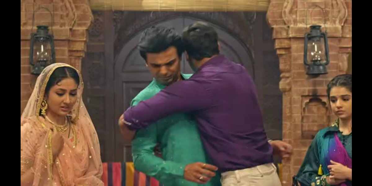 sabtochangikudi's tweet photo. Kal hme #Udooq / #FaDay aur #KishDheer / #RaLa hug mila....😭❤️🔥 https://t.co/WXbvmSBrri