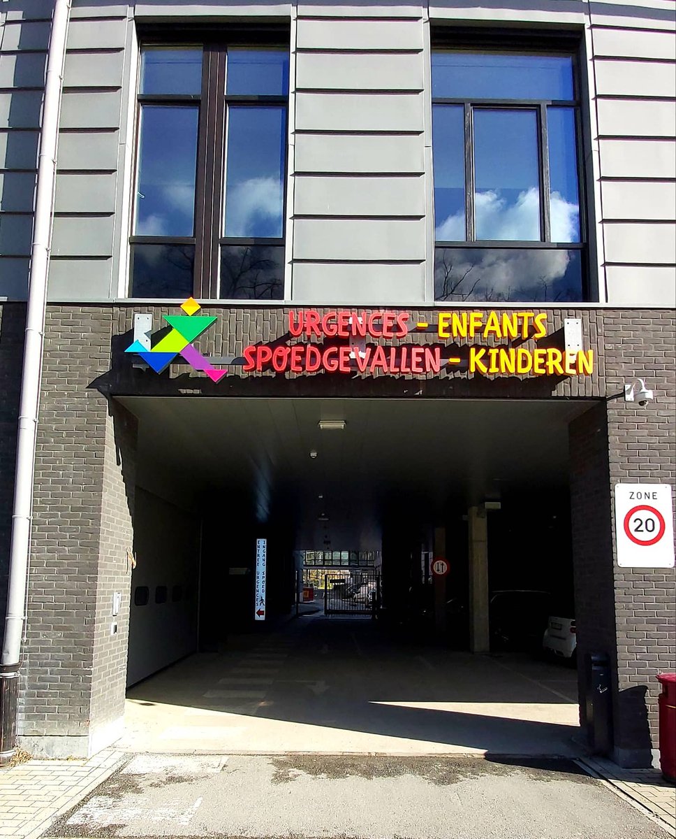 VmVan's tweet photo. Visite cette semaine de l'Unité de Pédopsychiatrie dans le cadre de la collaboration du Brussels Football et l'hôpital des Enfants Reine Fabiola.
Une Unité flambant neuve!
Nous remercions M. El Abdellaoui Abdelhakim infirmier en chef pour son accueil
#brusselsfootball
#BelgianFA https://t.co/53R4x2wJGg