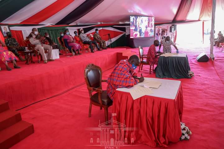 PSYGKenya's tweet photo. President Uhuru presides over landmark declaration to end FGM in the Samburu community.
Learn moreππ
https://t.co/EwMnAOiXxU
#KisimaDeclaration
#KataaKatishaZuia https://t.co/mQJhlM7j8u