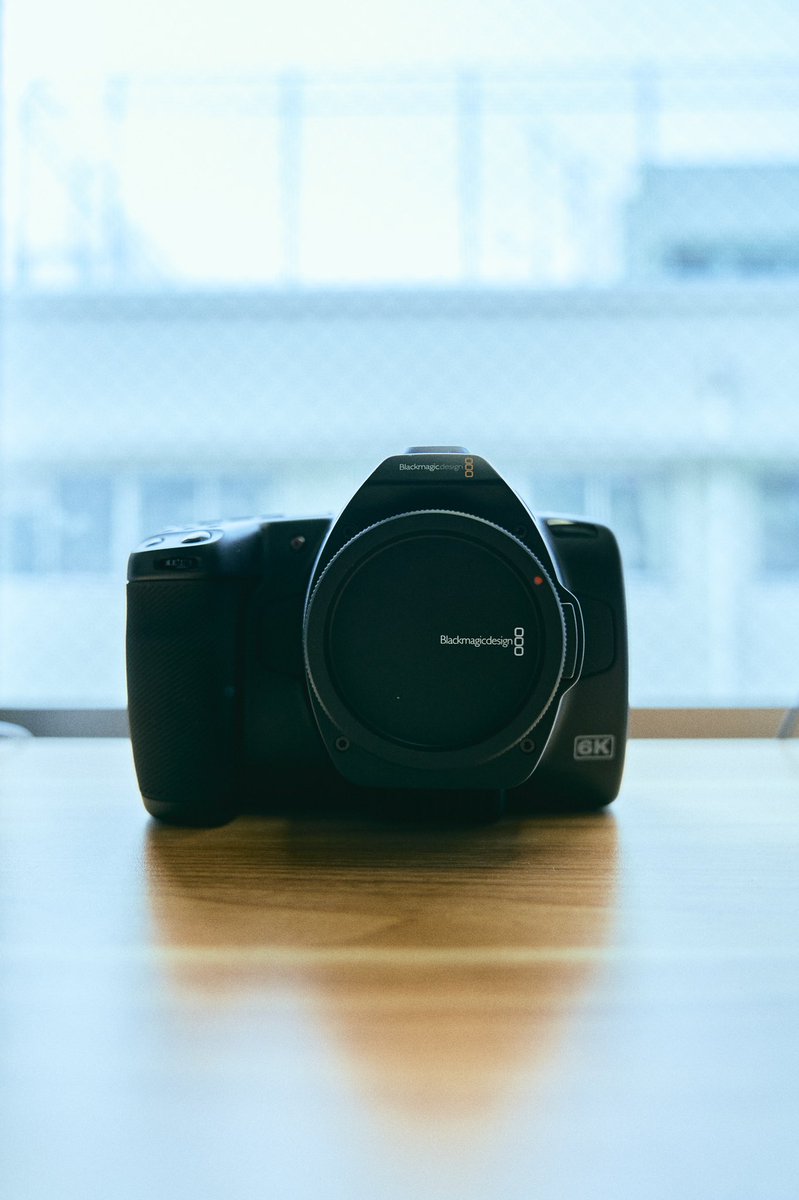 SHINGOKATO's tweet image. BMPCC6Kproを手に入れ、新しいビデオグラフィーの世界へ。

シネレンズはマニュアルフォーカスで手間だし難しいけれど、撮れる画がシネマティックなところに心奪われる。

#bmpcc6kpro
#cinelens