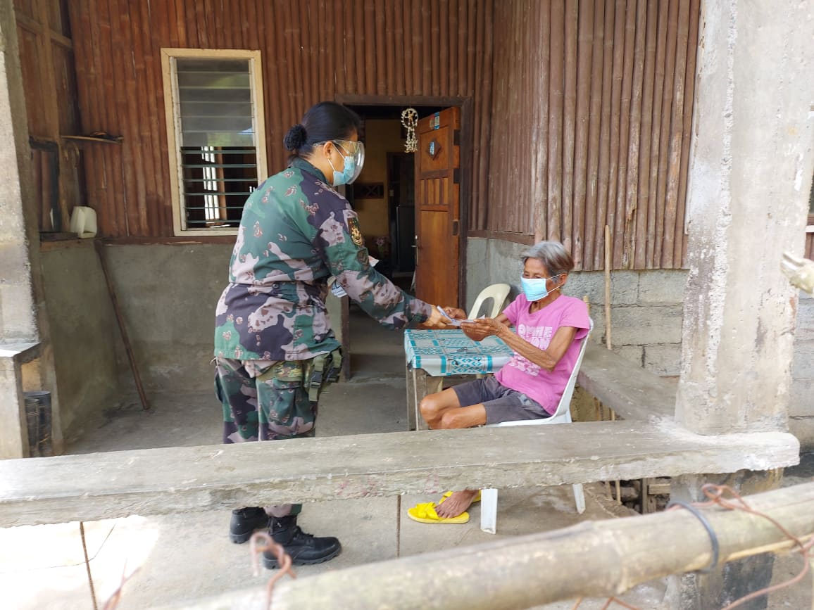 Duenas_MPS's tweet photo. Conducted house visitation and dialogue to the residents of Brgy Batuan. She discussed crime prevention tips, Campaign to end VAWC, Provivion of E-CLIP and campaign against illegal Drugs. They also encourage them to help and support the Government programs on COVID 19 Vaccination https://t.co/aSbu4EoFul