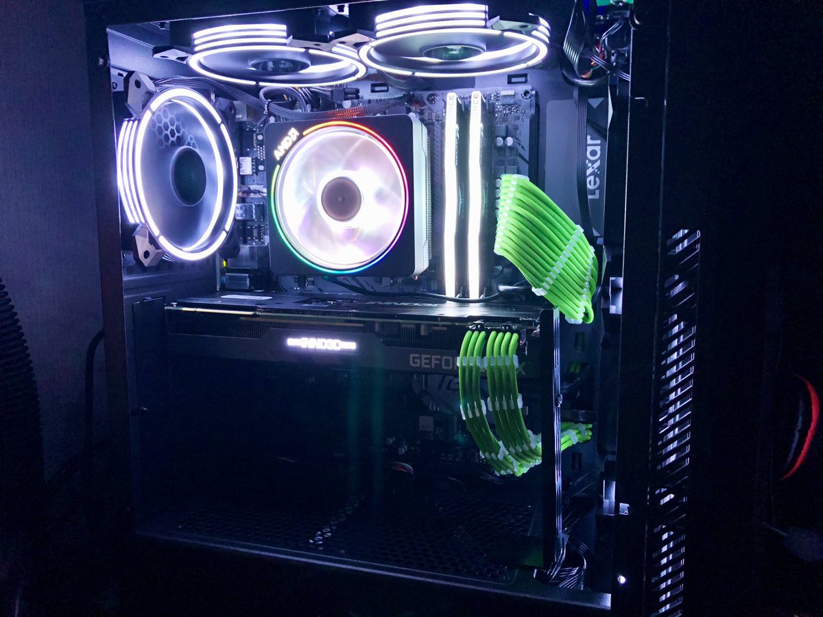 d_style_d3's tweet image. 取り付け完了！！
配線スペースなくて、スリーブ交換は大変だった💧
長尾製作所さんのステイはがっちり支えてくれてて、取り付けも簡単でした！
#スリーブケーブル
#長尾製作所
#VGAサポートステイ
#ゲーミングPC