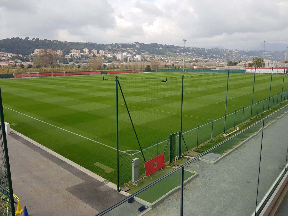 janineg06's tweet photo. Section billard #OGCN https://t.co/wwi1v91vAm