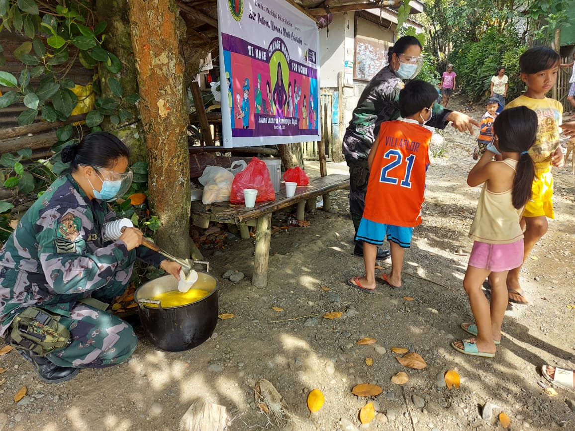 Duenas_MPS's tweet photo. Conducted barangay visitation, feeding and giving of facemasks to the children in barangay Batuan. This is in relation to the National Women's Month Celebration  with the Theme: Juana, Laban sa Pandemya! Kaya. https://t.co/yEcqQnCqwc