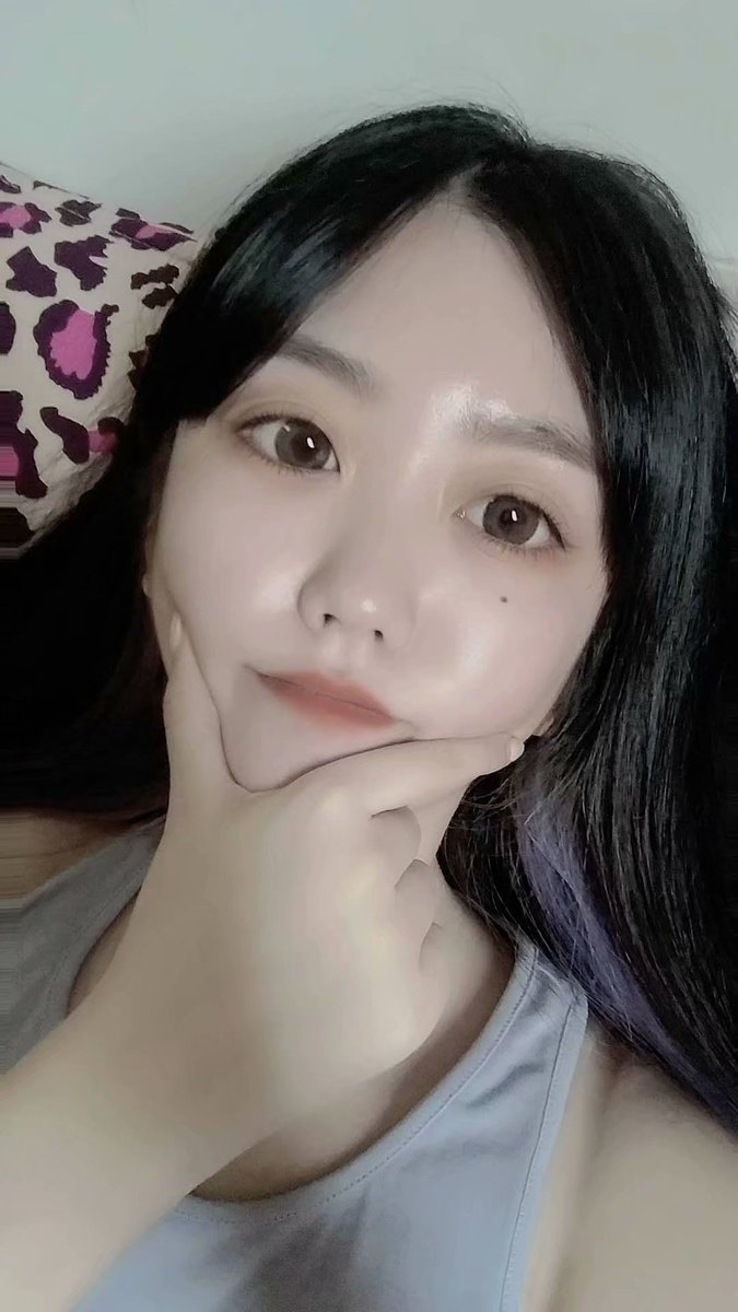lix199729's tweet photo. 粉丝投稿骚逼女友 https://t.co/PQB1LrfGB3