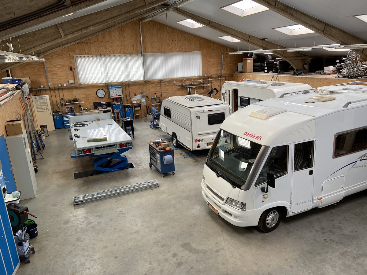 Goed weekend iedereen. Maandag verder met <a href="/BOVAG/">BOVAG</a> Onderhoudsbeurten, en het plaatsen van airco’s, movers en fietsendragers. #bovag #caravan #camper #aanhangwagen #vakmanschap