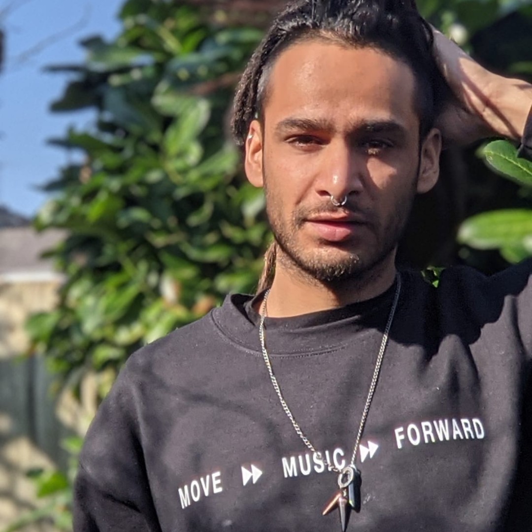 ⏩ Whether you're looking for sweatshirts,  tshirts or hoodies, we now offer merchandise services with no minimum orders 😍 Find out more here: 321artists.com/merchandise ⏩