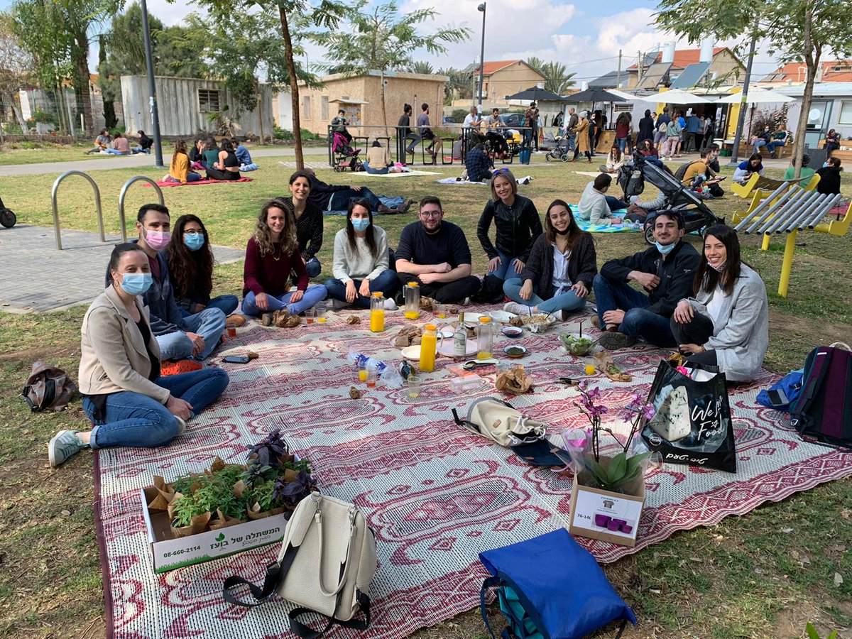 What a beautiful day for celebrating 2 graduations, 2 wedding engagements and 1 paper submission 🎉🏆