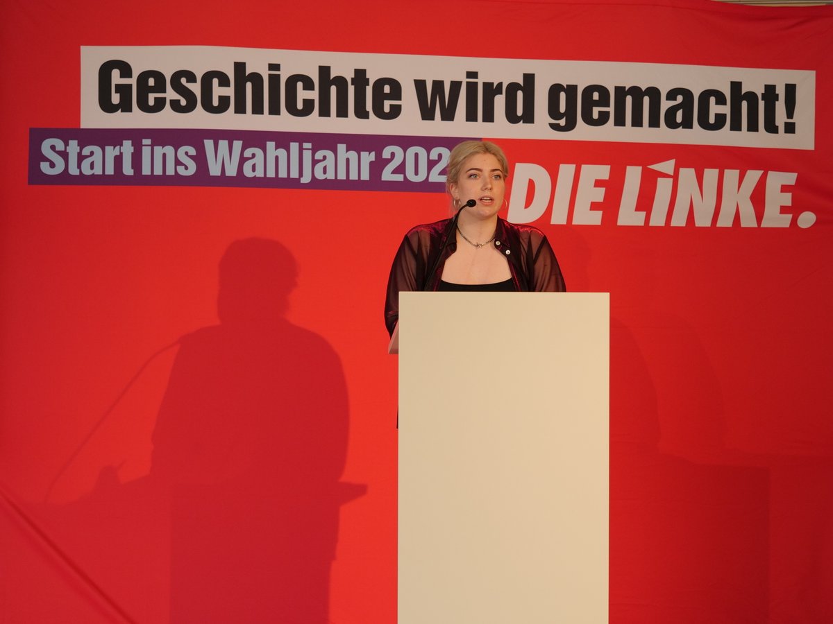 LinkeBerMitte's tweet photo. Jetzt bringt @marthriarchy den Vorschlag des Bezirksvorstandes für die Kandidatur für den Bundestagswahlkreis #Berlin #Mitte ein: @MartinNeise
#btw21 #Wk75 https://t.co/7cb5tcfKNd