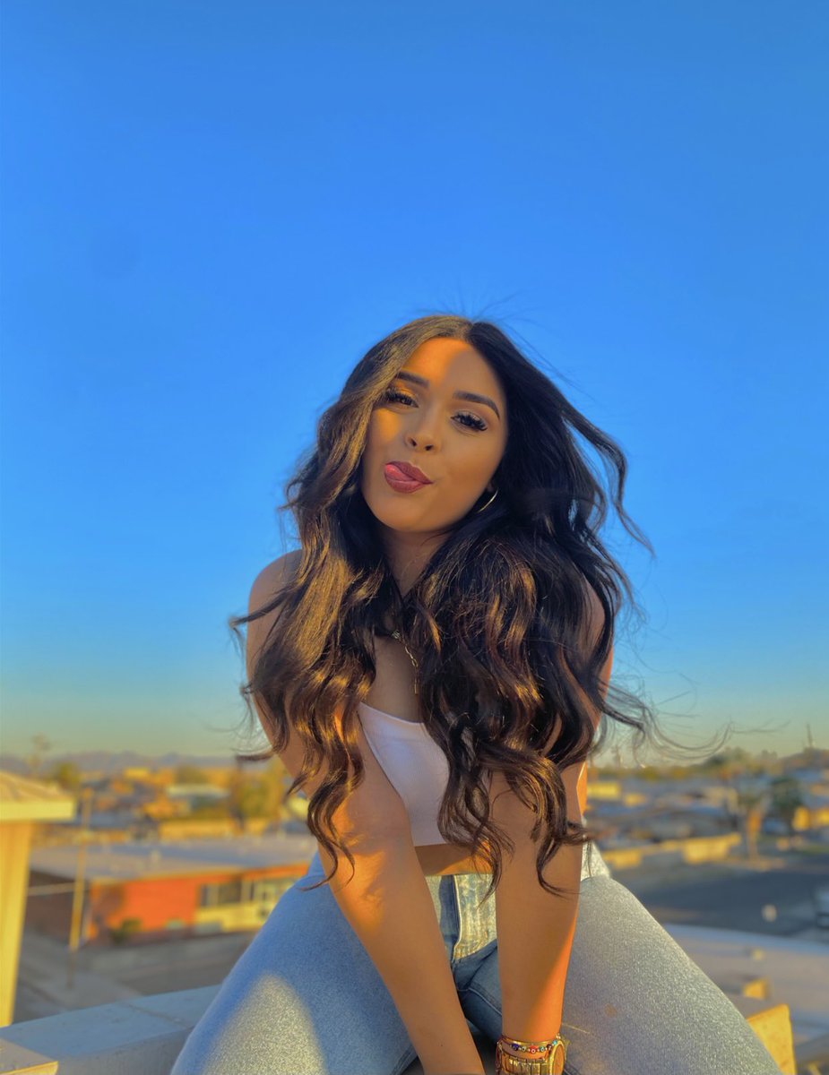 Fernaaaay___'s tweet photo. Let me distract you 🍭 https://t.co/JrIHLgikKe