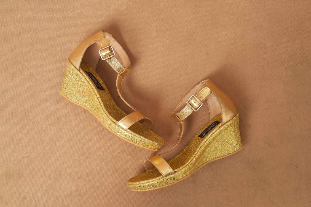 HefRWorld's tweet photo. Saturday Footwear Suggestion
https://t.co/MdpUND34cj
#hefrworld #mensfashion #womensfashion
#slippers #sandals #shoes #wedges
Jonathan
Yusuf
First Bank
#ComingToAmerica2 https://t.co/Kkc9GbKwON