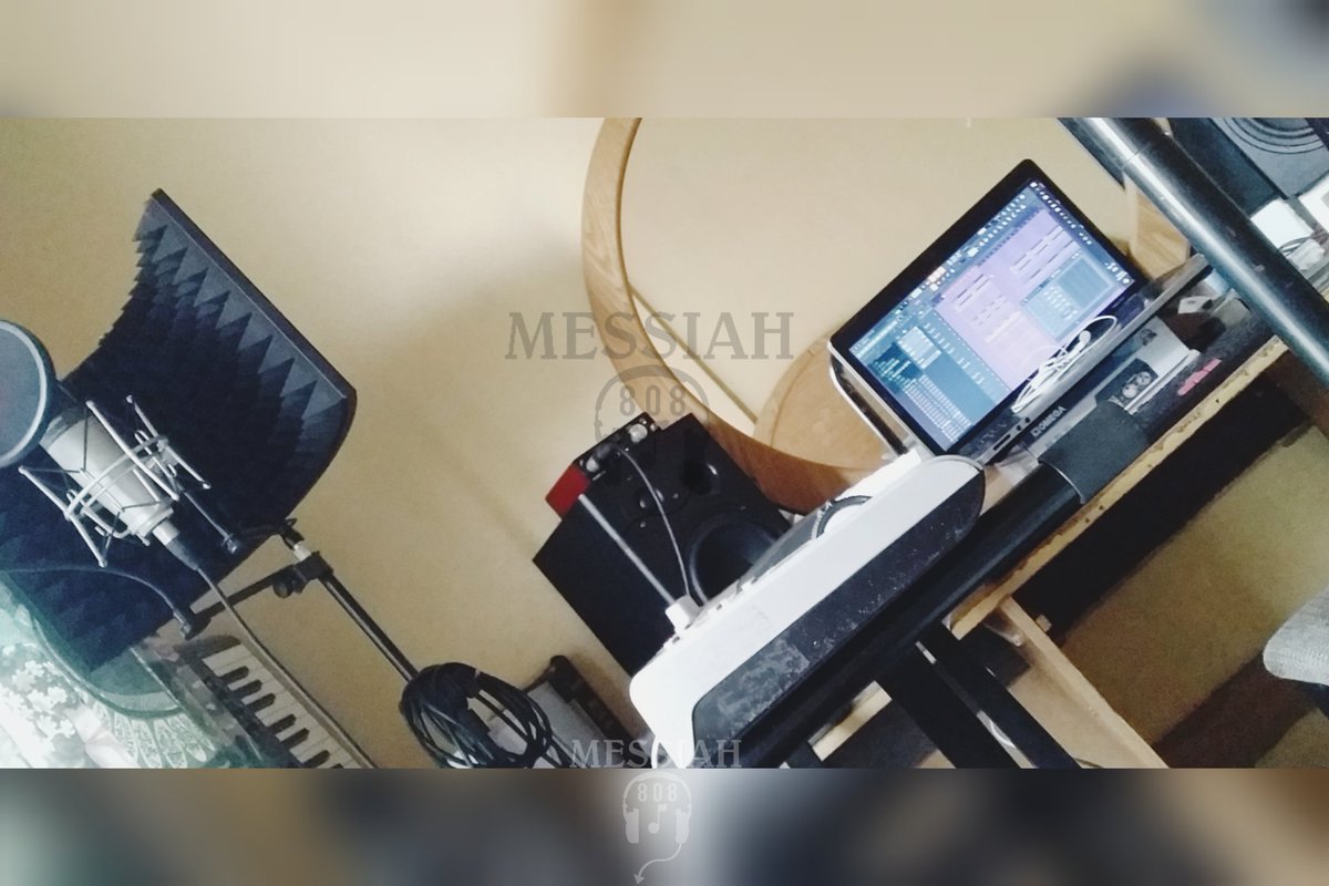 808Messiah's tweet image. All You Ever Need For Making Music 🎧 : 808 Musik 🎹🎼☎️

soundcloud.com/user-harmonysk…

#808Musik #Messiah_808 
@_imharmony_ @808Messiah @KhesaKonsults