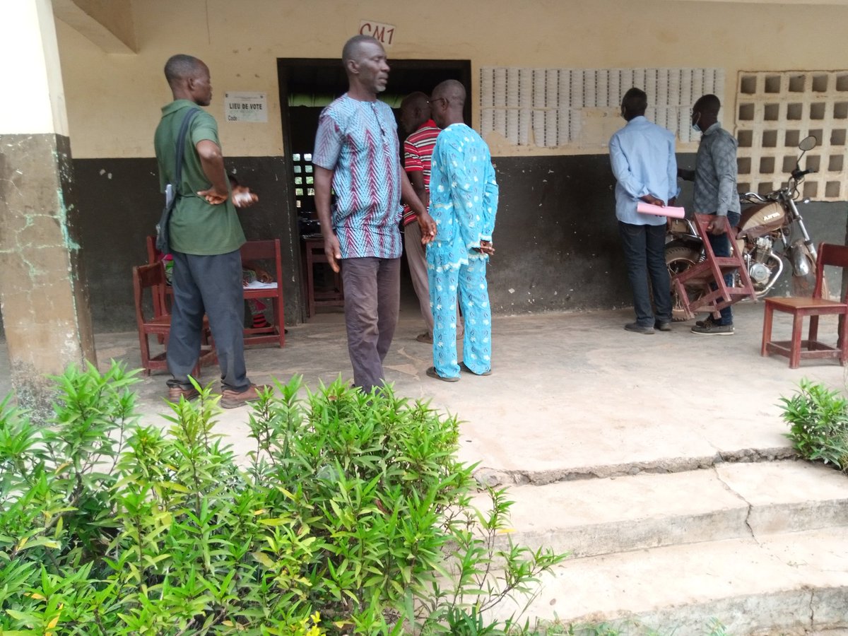 KNouhoude's tweet photo. #legislatives2021 08h28 EPP Nezobli  ouverture des bureaux de votes #Obscavally #civ #toulepleu https://t.co/zOXcUlQH2Y