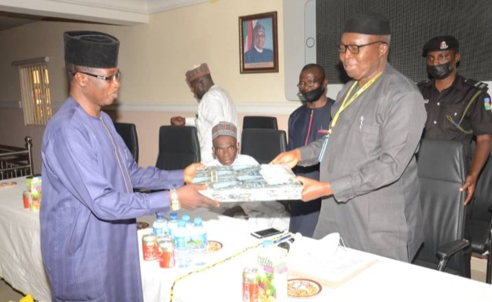 Brandescortinfo's tweet photo. Embrace retirement as a transition to greater fortunes, NMDC boss advises ex-employees
https://t.co/smoFyehFQ3
#RaybekahGanja #FinancialResolutionJos #ComingToAmerica2 #SaturdayMorning #NMDC https://t.co/IaaRTysjJP