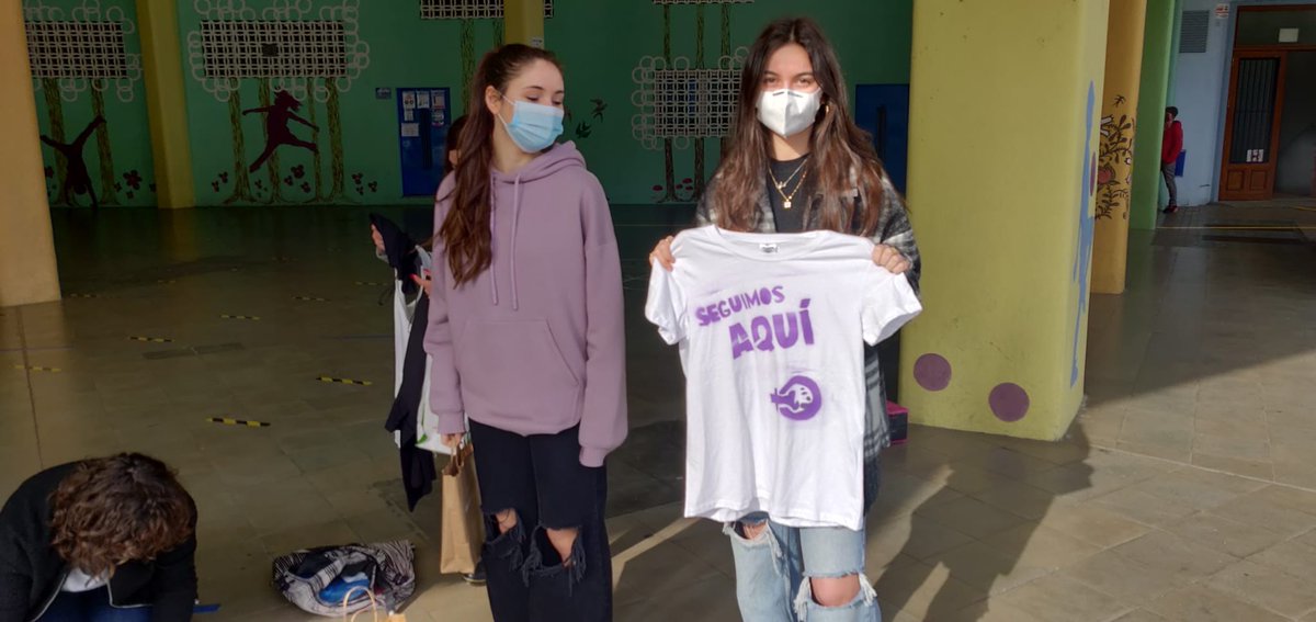 maristasourense's tweet photo. Porque #SeguimosAquí, hemos serigrafiado nuestras camisetas para visibilizar el próximo lunes #8M2021  nuestro apoyo al #Diadelamujer https://t.co/JYXj9UkZSg