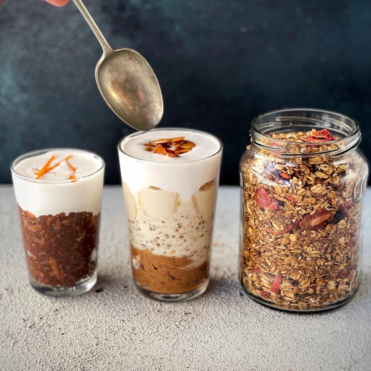 thehappypear's tweet photo. Here are 3 easy to make healthy breakfast recipes, which would you pick, banoffee overnight oats, carrot cake chia pudding and a light and crunchy granola? They are all recipes from our new book - https://t.co/toPsshJosI #vegan #plantbased https://t.co/rCgpyMAI4z