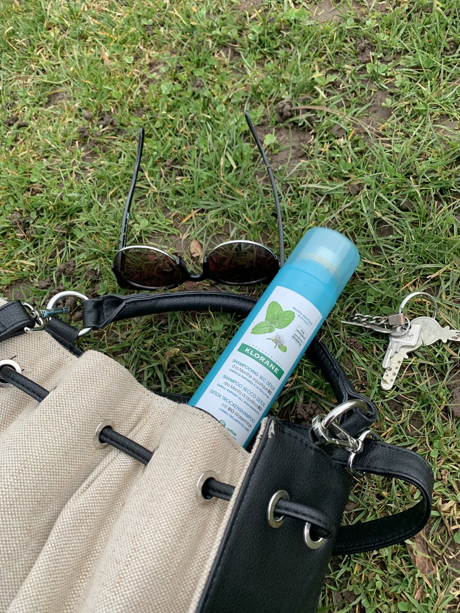 Una solución para los viajes cortos y no perder tiempo es con el Champú seco Klorane, que ayuda a limpiar el cabello de manera rápida, eliminando la grasa, sin necesidad de lavarlo y deja una sensación de frescor 💆‍♀️🤗 #kloranech #FeelGoodActGood #DryshampoobyKlorane #AquaticMint