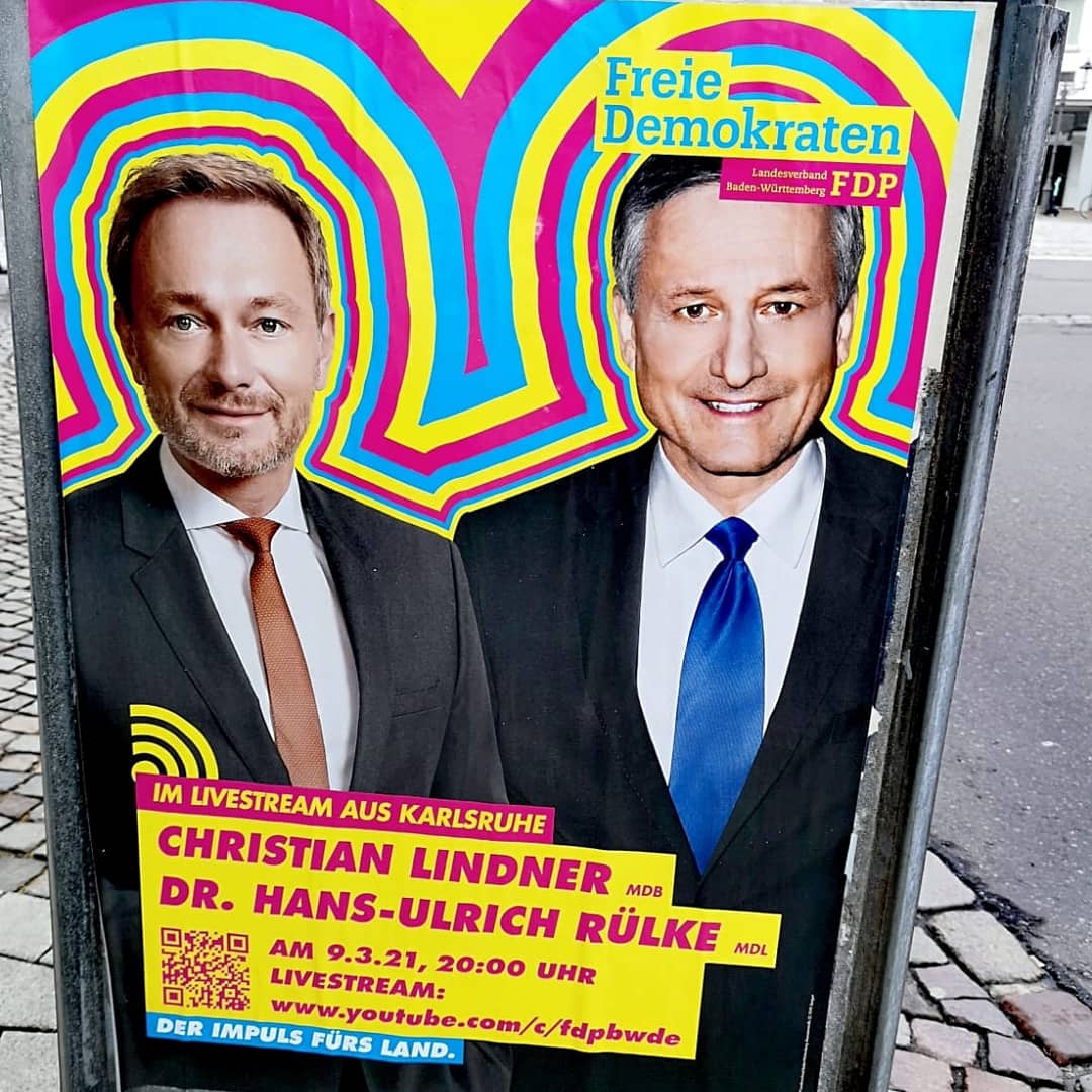 Plakatejagd in #Karlsruhe 😉 Unsere Kandidaten zur #ltwbw21 <a href="/N_Gaebel/">Norman Gaebel</a> &amp; <a href="/PatrikMahlke/">Patrik Warren Mahlke</a> - zusätzlich ein Hinweis zur Veranstaltung am 9.3. um 20h mit <a href="/c_lindner/">Christian Lindner</a> und <a href="/ruelke/">Hans-Ulrich Rülke</a>, live-stream aus dem #Sandkorn 👍🏻 #FDP #derimpulsfürsland #wirliebenkarlsruhe #Kultur #waehldichausderkrise