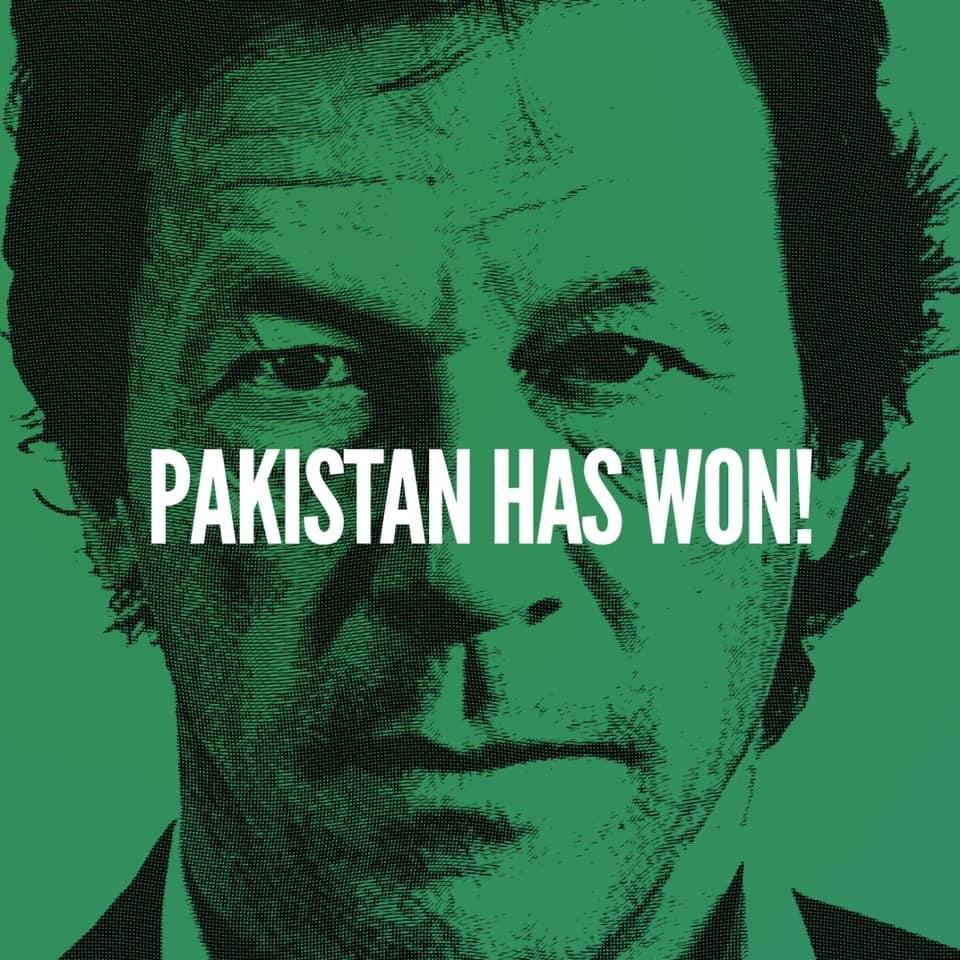 PTIofficial's tweet photo. یہ پاکستان کی جیت ہے! 

#ہو_گئی_انصاف_کی_جیت
#PrimeMinisterImranKhan 
#ڈٹ_کے_کھڑا_ہے_کپتان https://t.co/L5ysKq5dhP
