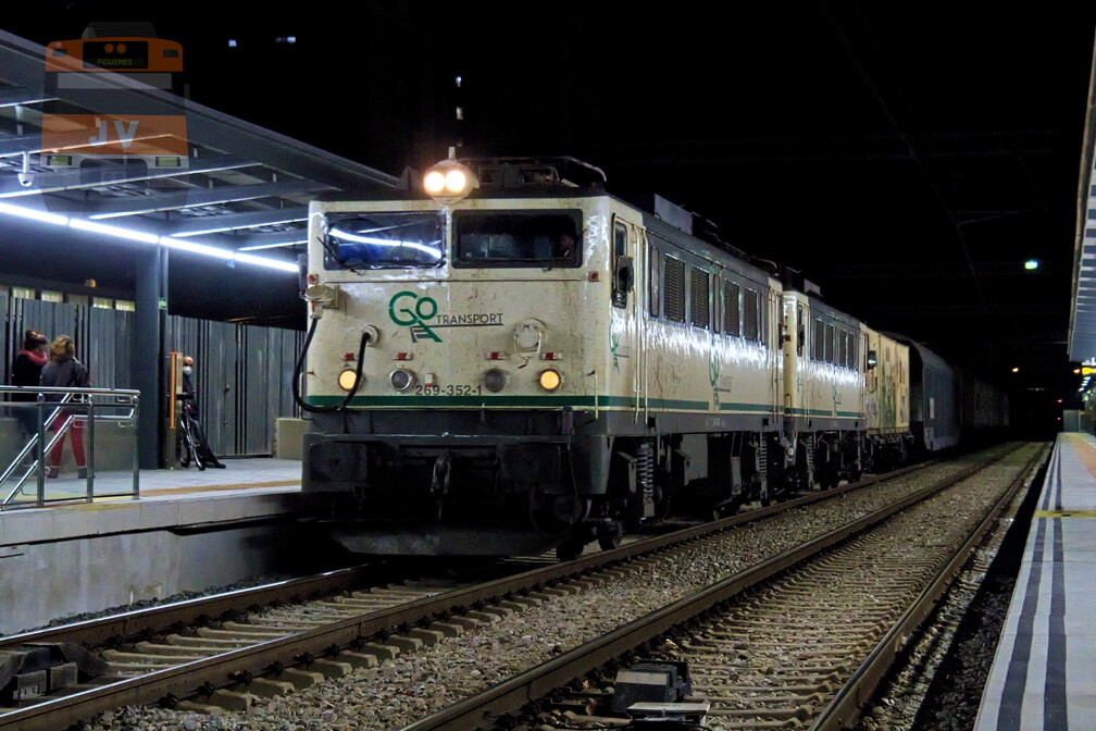 jordiver's tweet photo. 269.352 de #GoTransport amb un teco per #Bellvitge durant el tall de la R4Sud. 
Una salutació als presents!
#tren #train #treni #trein #zug #bahn #vlak #freight #cargo https://t.co/0em7dYNIrf