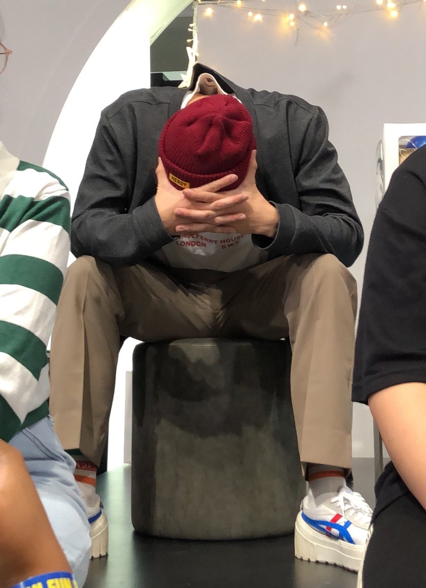 expensiveplan's tweet photo. #2wish represent my two moods at school. https://t.co/opw9E2EfuW