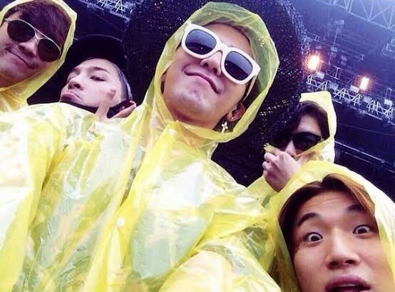whoisbigbangg's tweet photo. Missing bigbang selfies a lot https://t.co/7IIoBTRDau