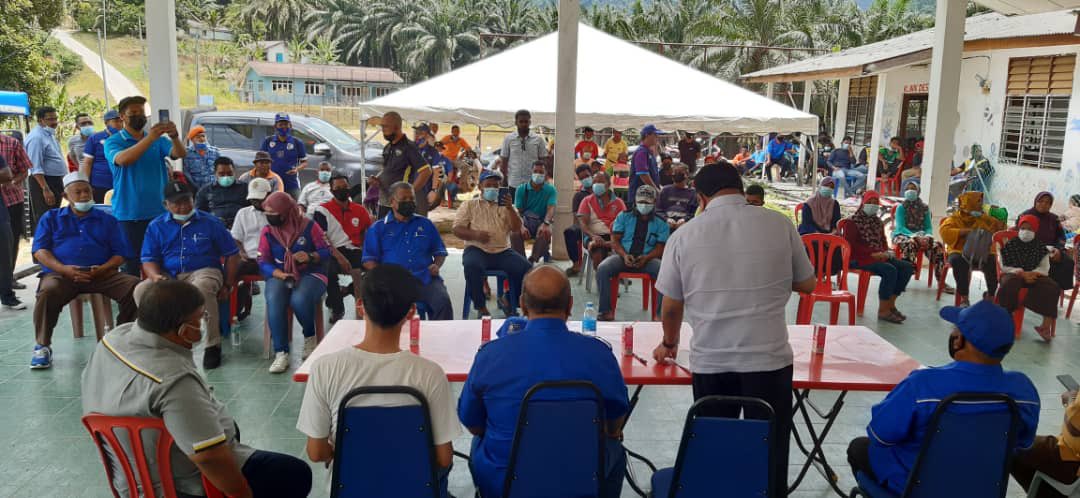 TSVigneswaranSA's tweet photo. Turut menemani YBhg Presiden ialah YB Dato’ Zulkipli, Pengerusi BN Parlimen Sg Siput dan Dato’ V. Elango, Pengerusi MIC Perak. https://t.co/lgNNAxAq3L