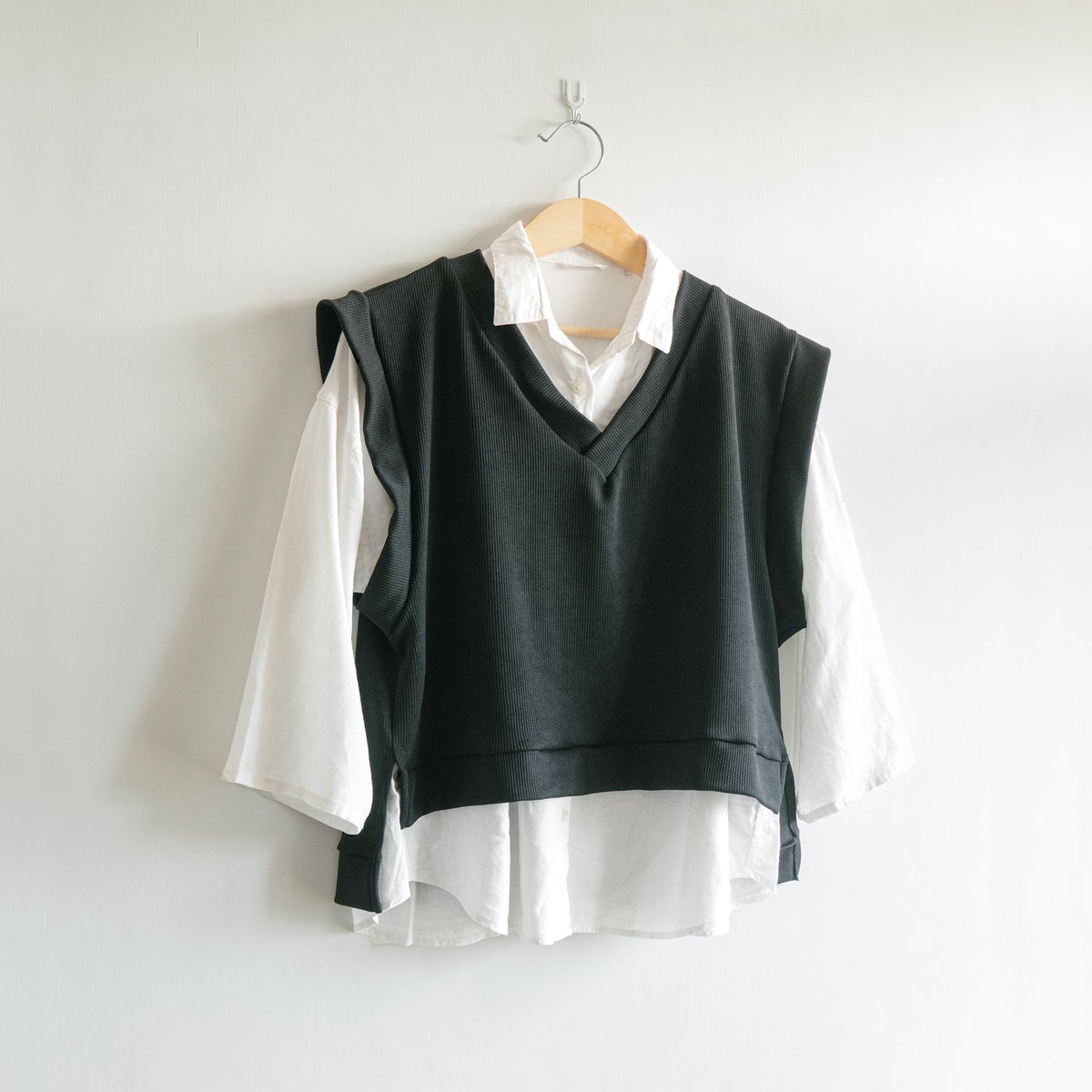 threadshopee's tweet photo. Rekomendasi female outfit store start from 100k✨

Jual daily outfit mulai dari Vest, Sweater, Flanel, Top, Jacket, etc🥰
https://t.co/WZKLhmyJ10 https://t.co/VPwByfsj7q
