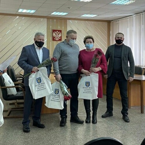 В преддверии Международного женского дня, вместе с депутатом Самарской Губернской  думы Владимиром Дуцевым и Главой Комсомольского района   Артемом Анисимовым, поздравили милых дам с наступающим праздником весны, очарования, красоты и женственности!