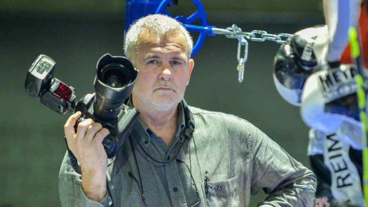 Il y a une semaine à #Reims, le photo-journaliste #ChristianLantenois allait simplement faire son boulot. 
Pensées pour lui, ses proches et ses collègues 🙏
"Liberté d'informer, liberté d'agir"
#JeSuisJournaliste #tiensbonchristian 
@UnionArdennais <a href="/ge_baehr/">Géraldine Baehr-Pastor 🇺🇦</a> #soyonssolidaires