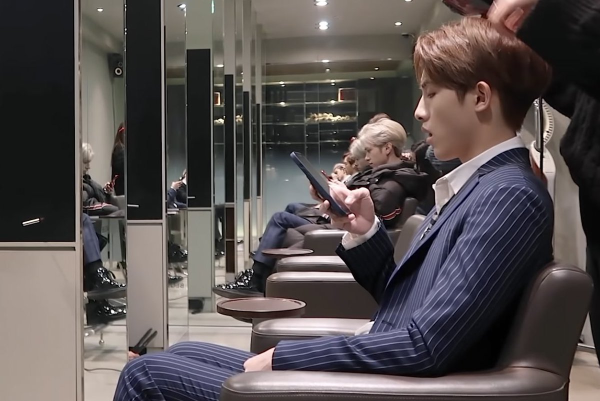 นึกภาพไปร้านทำผม หันไปด้านข้างเจอแบบนี้ กุแกล้งตายก่อนเลยนะ 😵