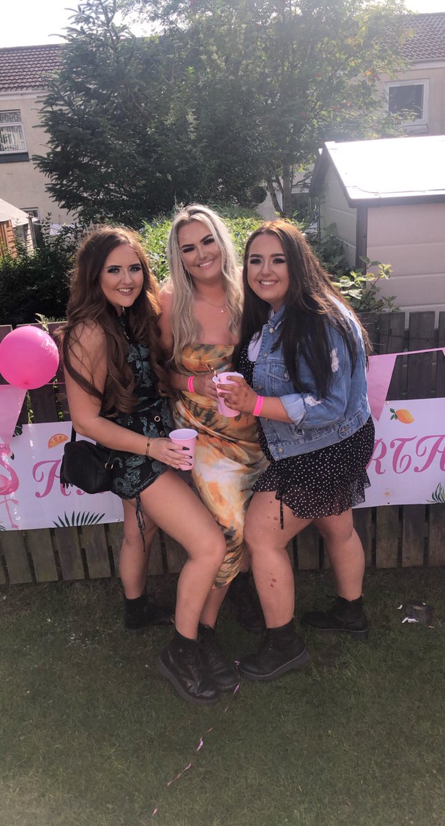 algorman6's tweet photo. @abidolanx happy birthday to 1/3 of the best trio🤍 we love you very much, hope you have a fab day !! See u later crazy lady 🤍🤍 https://t.co/SIent5hyrb
