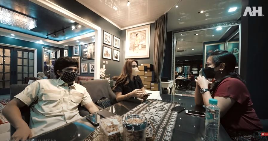 Atta dan Aurel saat fitting baju pernikahan