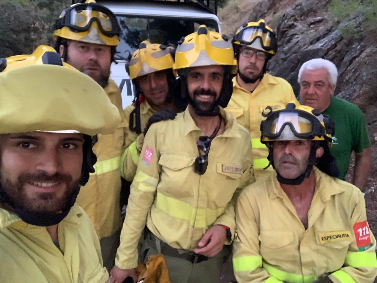 Día doblemente triste. Ayer, falleció en #ElBurgo (#Málaga) el compañero Juan José Montero Martín, conductor del ME-203 con más de 30 años de servicio y hoy, conocemos la perdida de José Benítez Marín, conductor del AP-301 de #VelezBlanco, #Almería. Descansen en Paz ambos.